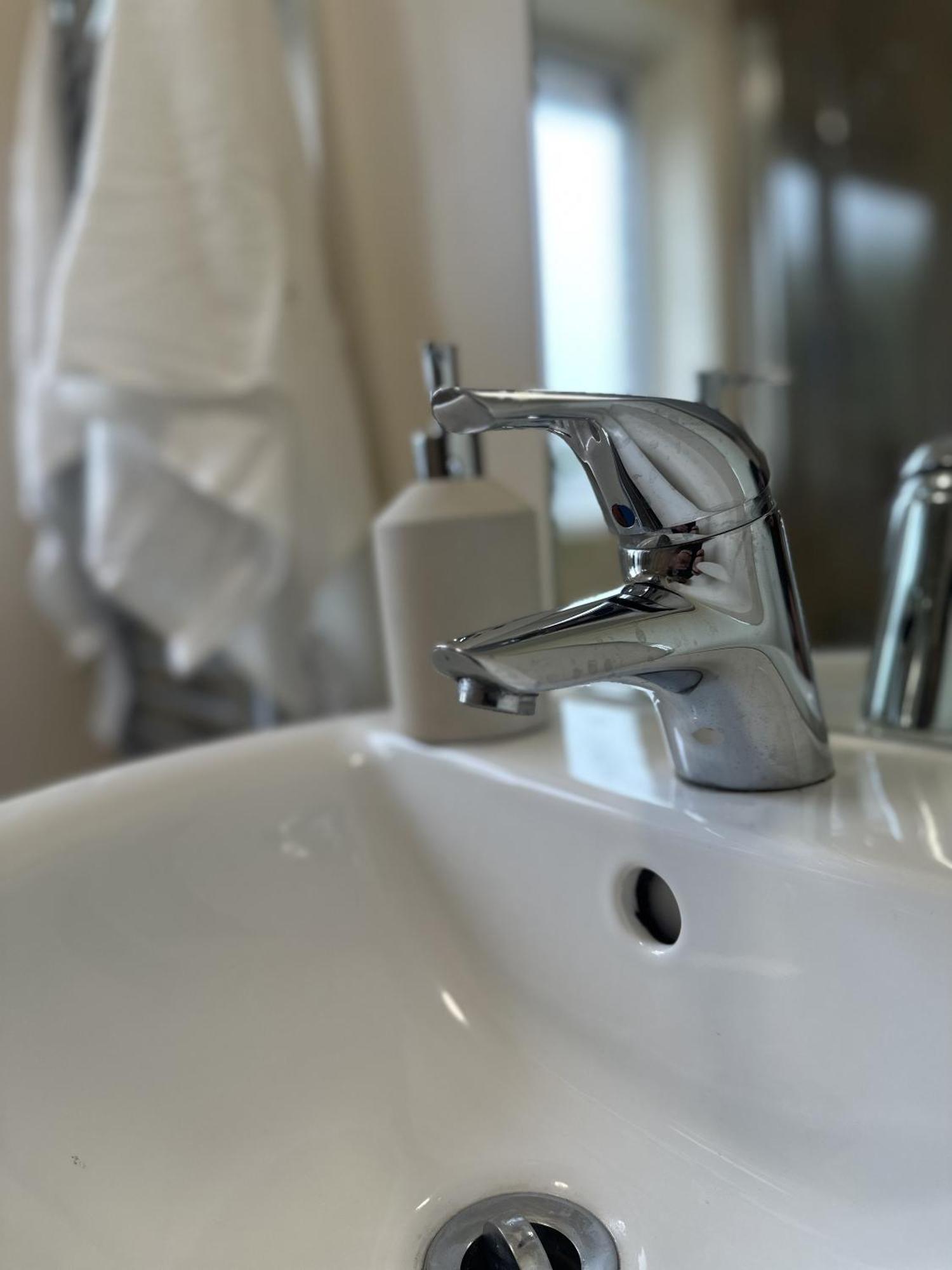 2 Bdr City Centre Apartment With Parking Cardiff Bagian luar foto