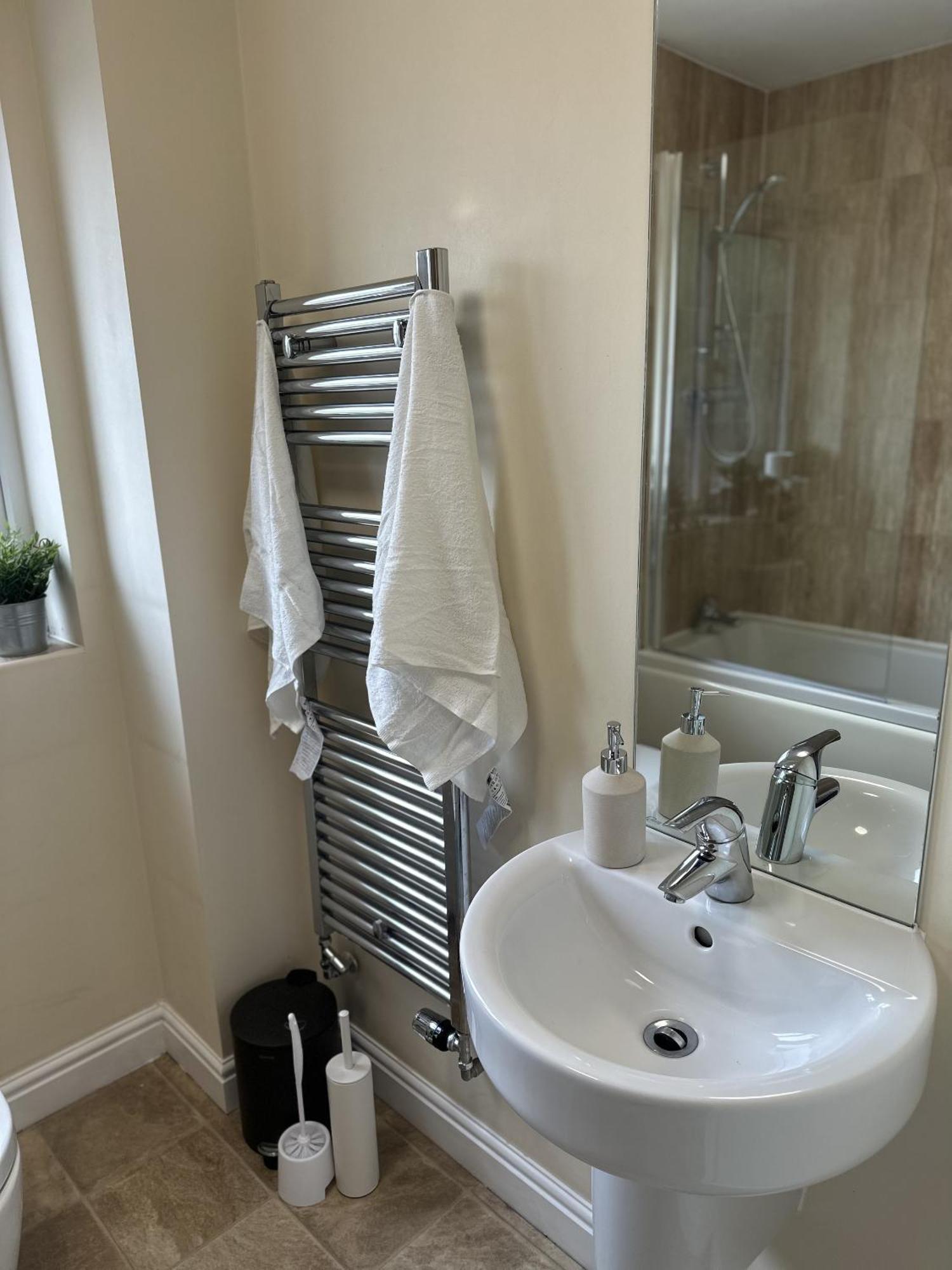 2 Bdr City Centre Apartment With Parking Cardiff Bagian luar foto