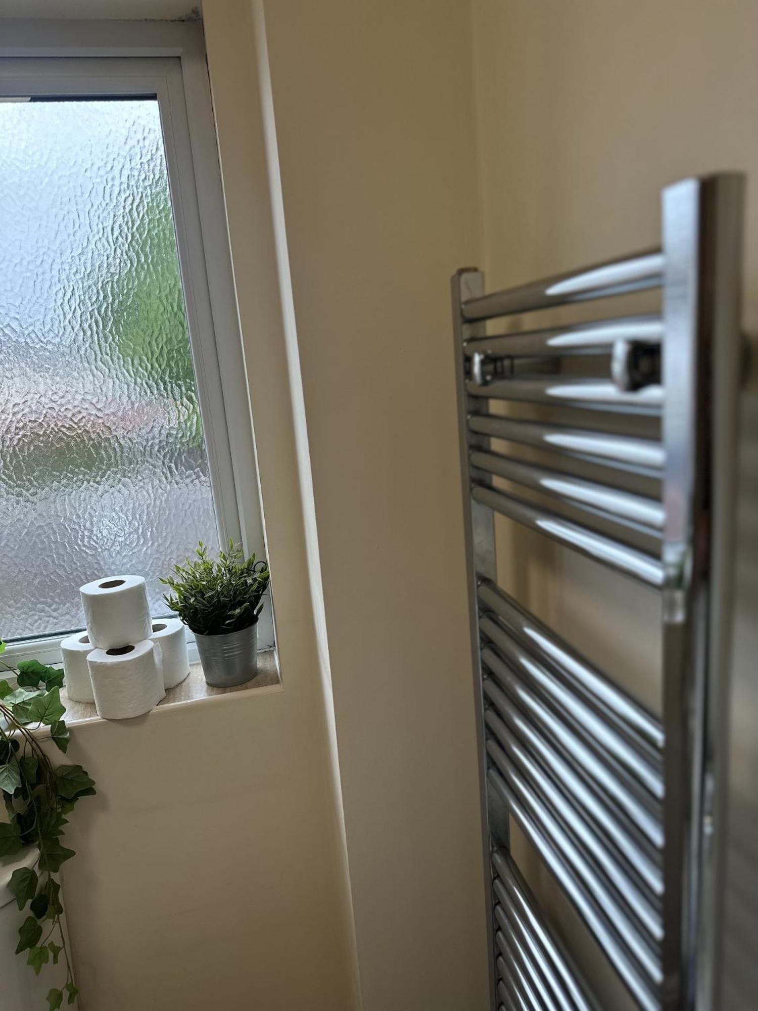 2 Bdr City Centre Apartment With Parking Cardiff Bagian luar foto