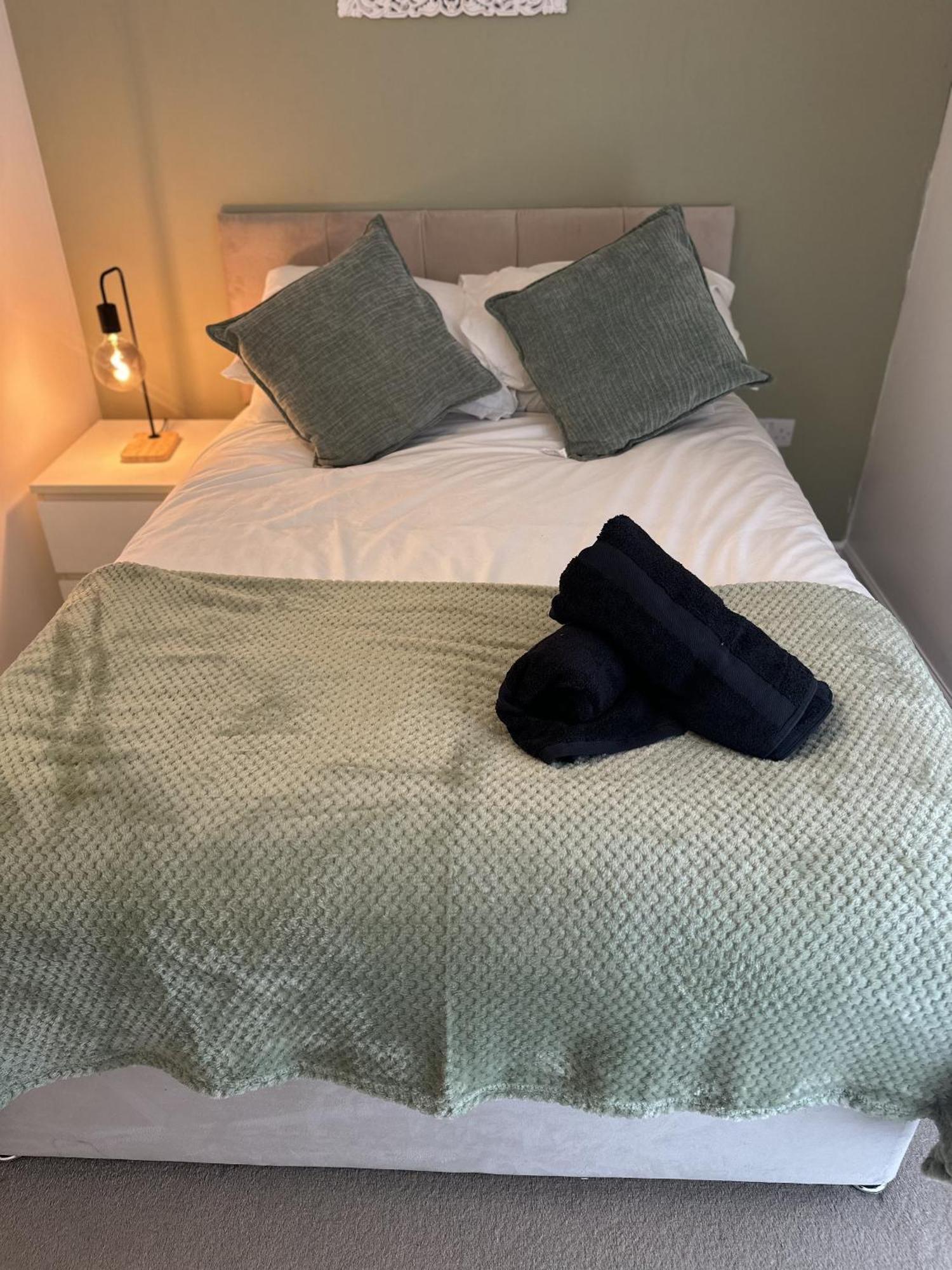 2 Bdr City Centre Apartment With Parking Cardiff Bagian luar foto